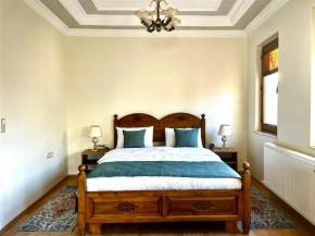 Capella Stone House 101